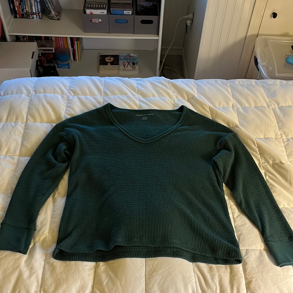 American Eagle V Neck Sweater Top